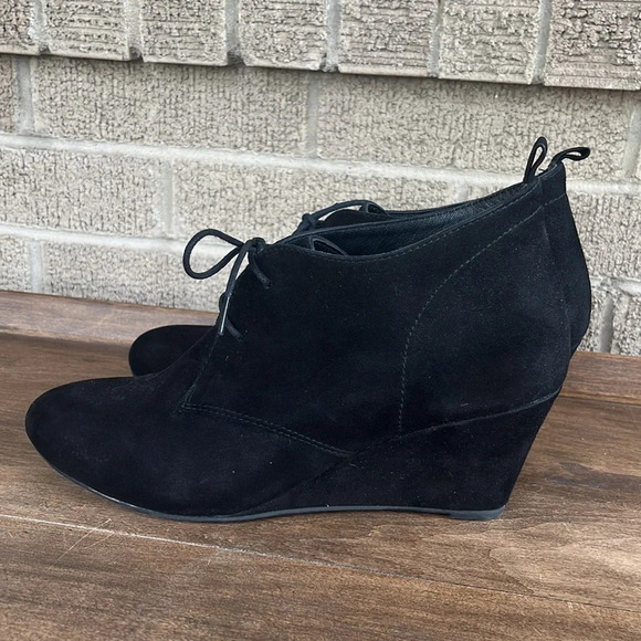 NWOT BODEN Suede Wedged Heel Black Booties Size 39 - Picture 2 of 10